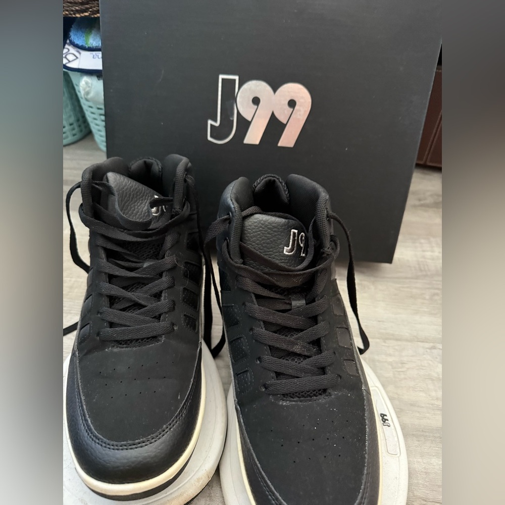 Jump Black High-Top Sneakers Sleek Design